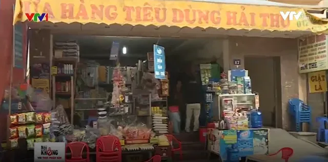 Ẩn họa khôn lường từ việc mua bán rượu ở tiệm tạp hóa nhỏ lẻ - Ảnh 2.