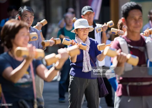 Hàng trăm cụ già tham gia phong trào người cao tuổi tập thể dục ở Tokyo, Nhật Bản - Ảnh 5.