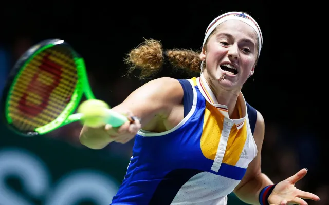 Bảng Trắng WTA Finals 2017: Venus Williams thắng kịch tính Jelena Ostapenko - Ảnh 2.