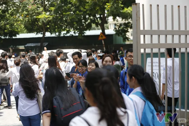 Hoàn thành kỳ thi THPT Quốc gia 2017, các sĩ tử thở phào - Ảnh 14.