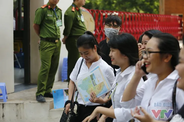 Hoàn thành kỳ thi THPT Quốc gia 2017, các sĩ tử thở phào - Ảnh 12.