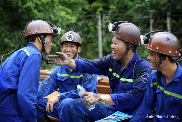 Khoảnh khắc chân thật về cuộc sống của những người thợ mỏ ở Quảng Ninh - Ảnh 27.