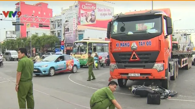 Cần Thơ: Bị cuốn vào gầm xe đầu kéo, một phụ nữ tử vong tại chỗ - Ảnh 1.