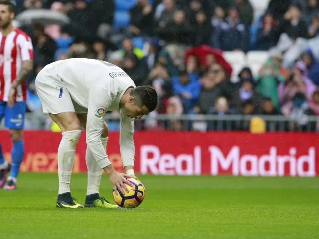 Messi, Ronaldo và Torres lọt top 12 cầu thủ sút hỏng penalty nhiều nhất La Liga - Ảnh 7.