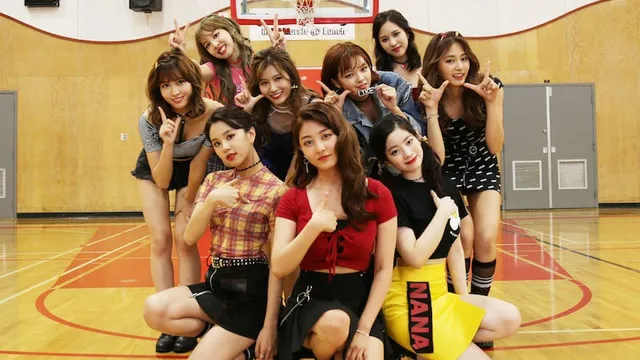 TWICE lập kỷ lục mới trên YouTube - Ảnh 1.