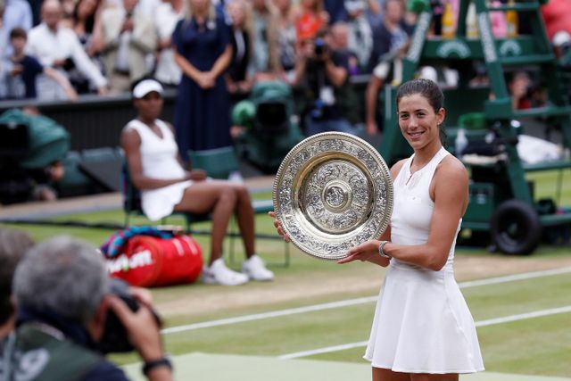 Vượt qua Venus Williams, Garbine Muguruza lần đầu vô địch Wimbledon - Ảnh 3.