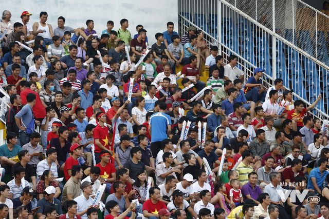 Khán giả đến sớm phủ kín Thống Nhất, mong U23 Việt Nam làm nên kỳ tích - Ảnh 11.