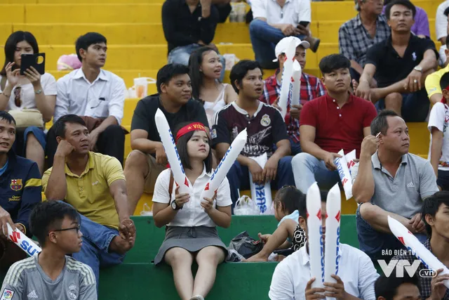 Khán giả đến sớm phủ kín Thống Nhất, mong U23 Việt Nam làm nên kỳ tích - Ảnh 10.