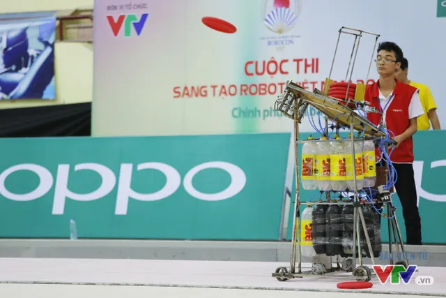 Robocon Việt Nam 2017: “Nghẹt thở” với những màn cản phá trên sân - Ảnh 5.