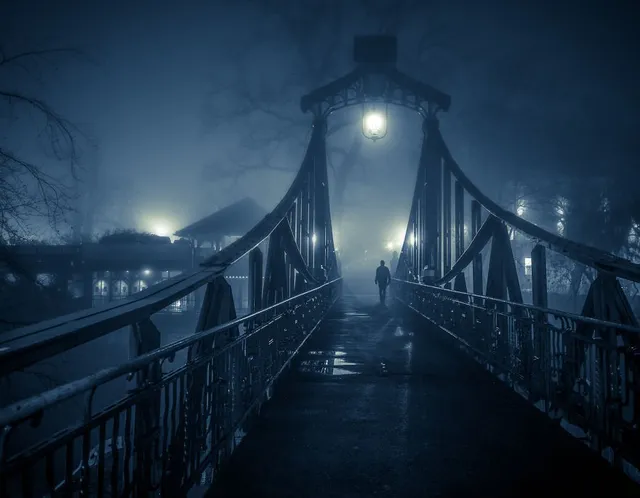Thị trấn Opole, Ba Lan đẹp huyền ảo về đêm trong sương mù - Ảnh 2.
