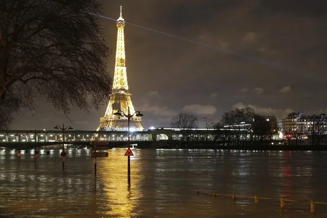 Pháp: Lũ lụt tại Paris chạm ngưỡng 6m - Ảnh 9.