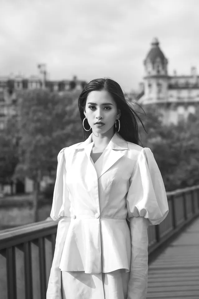 Hoa hậu Tiểu Vy khoe trọn bộ ảnh đẹp say đắm tại Pháp - Ảnh 5. Hoa hậu Tiểu Vy khoe trọn bộ ảnh đẹp say đắm tại Pháp - Ảnh 5.