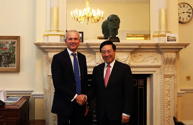 Phó Thủ tướng Phạm Bình Minh thăm chính thức Liên hiệp Vương quốc Anh và Bắc Ireland - Ảnh 2. Phó Thủ tướng Phạm Bình Minh thăm chính thức Liên hiệp Vương quốc Anh và Bắc Ireland - Ảnh 2.