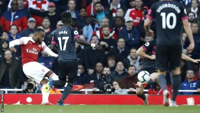 Giúp Arsenal thăng hoa, Lacazette ẵm cú đúp danh hiệu - Ảnh 1. Giúp Arsenal thăng hoa, Lacazette ẵm cú đúp danh hiệu - Ảnh 1.