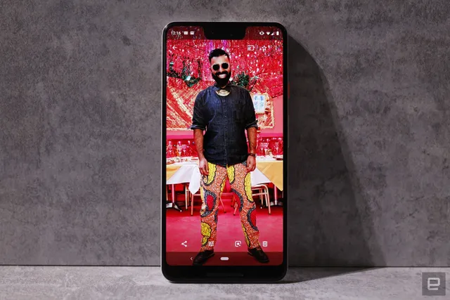 Google ra mắt sát thủ của iPhone XS: Cằm dày, tai thỏ, giá nghìn USD - Ảnh 2.