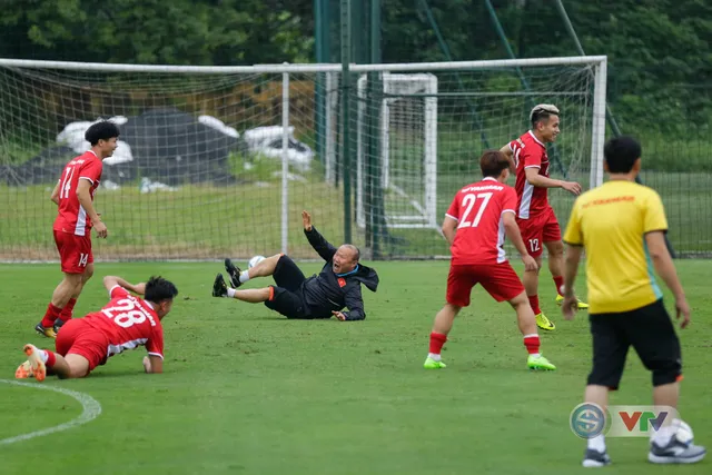 ĐTQG Việt Nam tập buổi đầu tiên chuẩn bị cho AFF Cup 2018 - Ảnh 16.