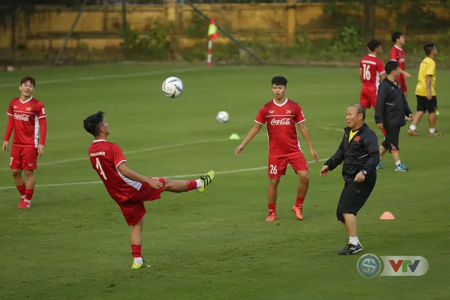 ẢNH: Cầu thủ CLB Hà Nội hội quân cùng ĐTQG Việt Nam tập luyện cho AFF Cup 2018 - Ảnh 14.