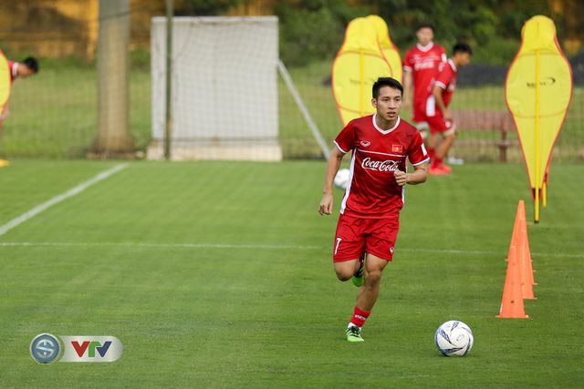 ẢNH: Cầu thủ CLB Hà Nội hội quân cùng ĐTQG Việt Nam tập luyện cho AFF Cup 2018 - Ảnh 4.