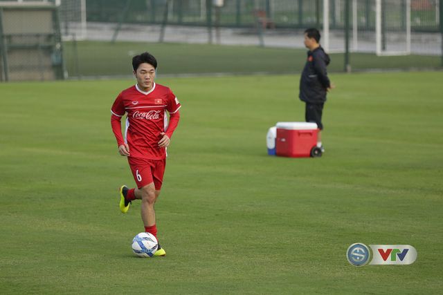 ẢNH: Cầu thủ CLB Hà Nội hội quân cùng ĐTQG Việt Nam tập luyện cho AFF Cup 2018 - Ảnh 9.