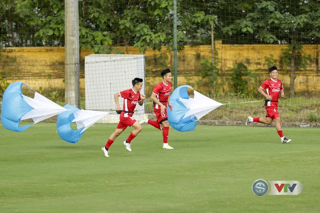 ẢNH: ĐTQG Việt Nam rèn thể lực trước khi sang Hàn Quốc tập huấn - Ảnh 10.