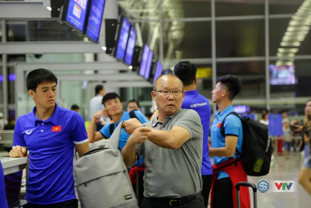 ẢNH: Chuẩn bị cho AFF Cup 2018, ĐT Việt Nam lên đường sang Hàn Quốc tập huấn - Ảnh 15.