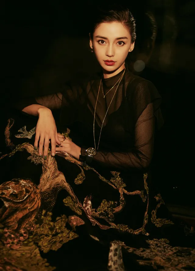 Angelababy đẹp cuốn hút với sắc đen - Ảnh 2.