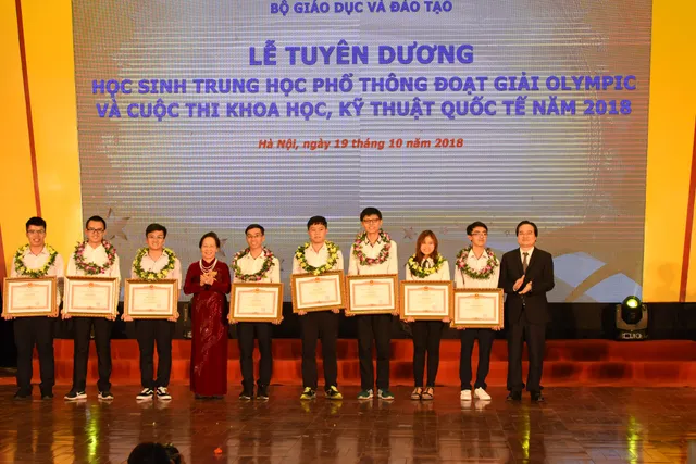 Tuyên dương học sinh THPT đoạt giải Olympic và Cuộc thi Khoa học kỹ thuật quốc tế 2018 - Ảnh 4.