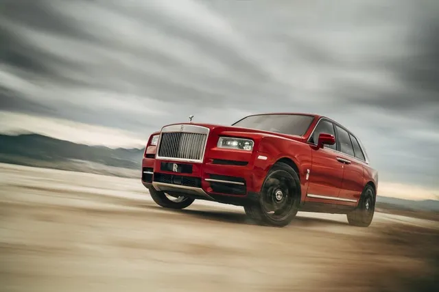 Siêu SUV Rolls-Royce Cullinan mạnh 600 mã lực nhờ động cơ hybrid - Ảnh 1.