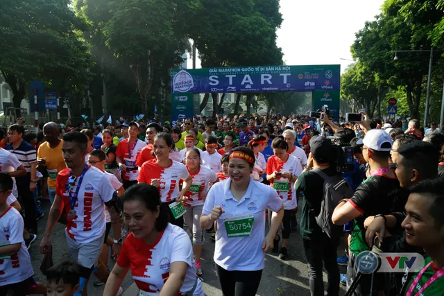 ẢNH: Sôi nổi giải Marathon Quốc tế Di sản Hà Nội 2018 - Ảnh 18.