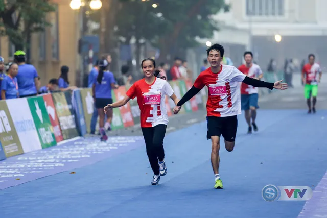 ẢNH: Sôi nổi giải Marathon Quốc tế Di sản Hà Nội 2018 - Ảnh 4.