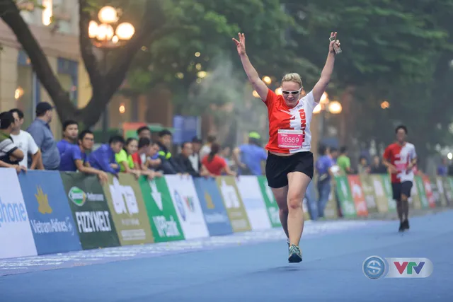 ẢNH: Sôi nổi giải Marathon Quốc tế Di sản Hà Nội 2018 - Ảnh 5.