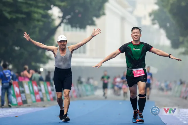 ẢNH: Sôi nổi giải Marathon Quốc tế Di sản Hà Nội 2018 - Ảnh 9.