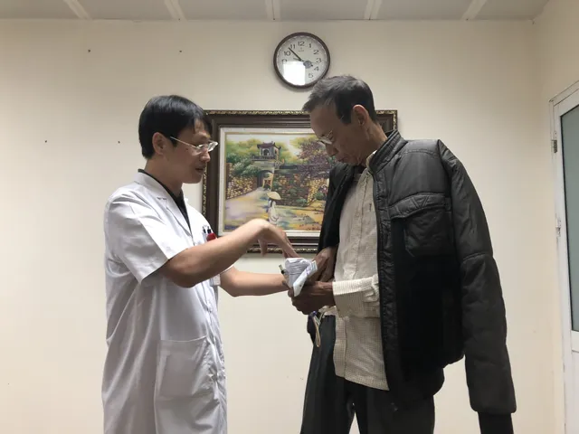 Sống vui khỏe sau 5 năm mổ ung thư trực tràng - Ảnh 1. Sống vui khỏe sau 5 năm mổ ung thư trực tràng - Ảnh 1.