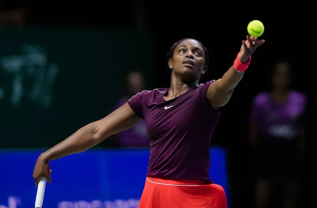 WTA Finals 2018: Sloane Stephens tiến gần hơn đến bán kết - Ảnh 1.