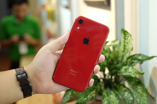 Cận cảnh chiếc iPhone XR bán với giá 22,99 triệu đồng tại Việt Nam - Ảnh 6.
