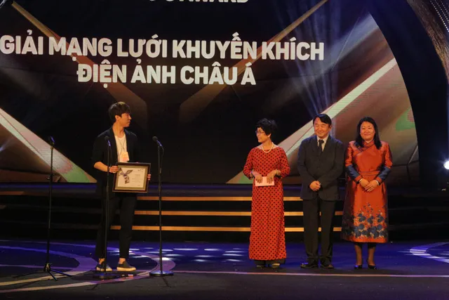 nữ sinh a nữ sinh a