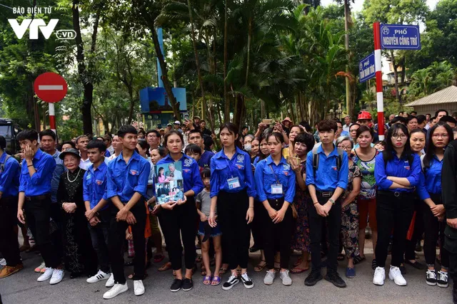 Xe tang đưa linh cữu nguyên Tổng Bí thư Đỗ Mười về quê hương Đông Mỹ - Ảnh 6.