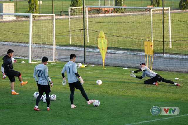 AFF Cup 2018: ĐTQG Việt Nam tập kín trước ngày sang Lào - Ảnh 7.