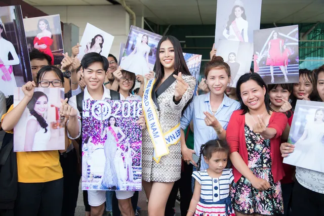 Hoa hậu Tiểu Vy chính thức lên đường dự thi Miss World 2018 - Ảnh 4.