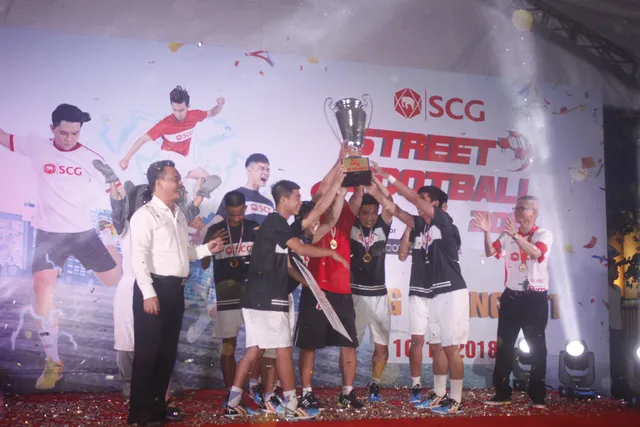 Sôi động ngày hội bóng đá đường phố SCG Street Football 2018 giữa phố đi bộ Hồ Hoàn Kiếm - Ảnh 16.