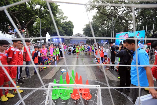 Mãn nhãn những pha tranh tài đỉnh cao ở giải Bóng đá đường phố SCG Street Football 2018 - Ảnh 21.