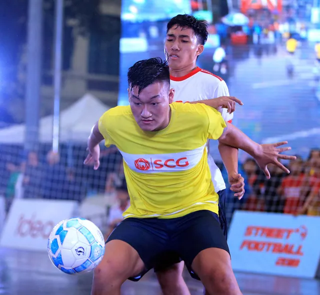 Mãn nhãn những pha tranh tài đỉnh cao ở giải Bóng đá đường phố SCG Street Football 2018 - Ảnh 14.