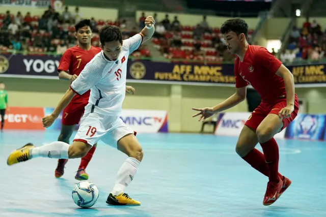 ĐT futsal Việt Nam thua chủ nhà Indonesia ở trận tranh HCĐ futsal AFF 2018 - Ảnh 2. ĐT futsal Việt Nam thua chủ nhà Indonesia ở trận tranh HCĐ futsal AFF 2018 - Ảnh 2.