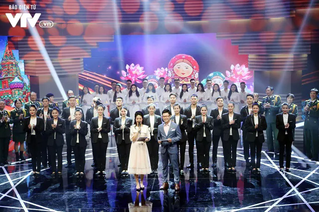 Giai điệu tự hào 2018 khai cuộc: Sâu lắng và đầy cảm xúc - Ảnh 1. Giai điệu tự hào 2018 khai cuộc: Sâu lắng và đầy cảm xúc - Ảnh 1.