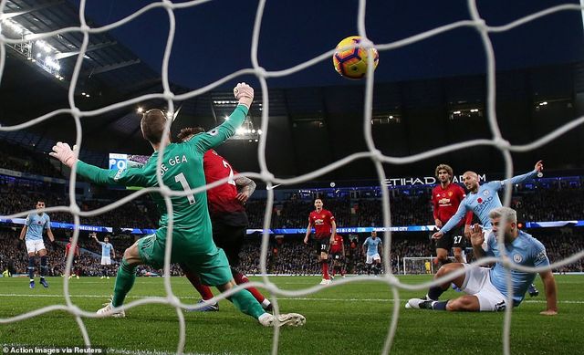 VIDEO Man City 3-1 Man Utd: Thành Manchester phủ màu xanh - Ảnh 2.