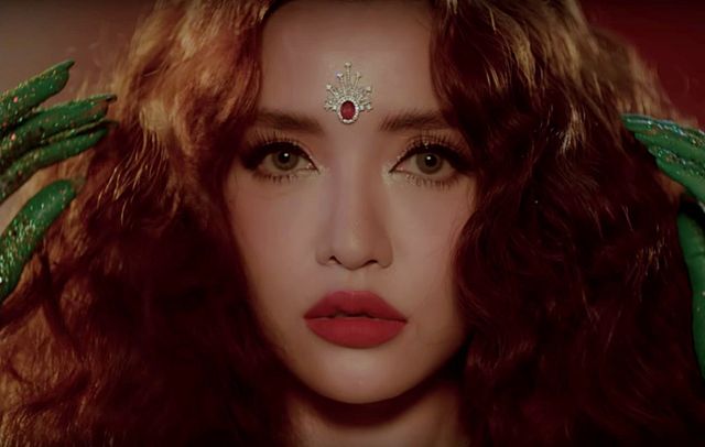 Ra mắt MV “Chị Ngả Em Nâng”, Bích Phương bất ngờ thay đổi phong cách - Ảnh 1.