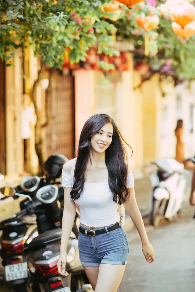 Hoa hậu Tiểu Vy mang hình ảnh Hội An đến Miss World 2018 - Ảnh 2.