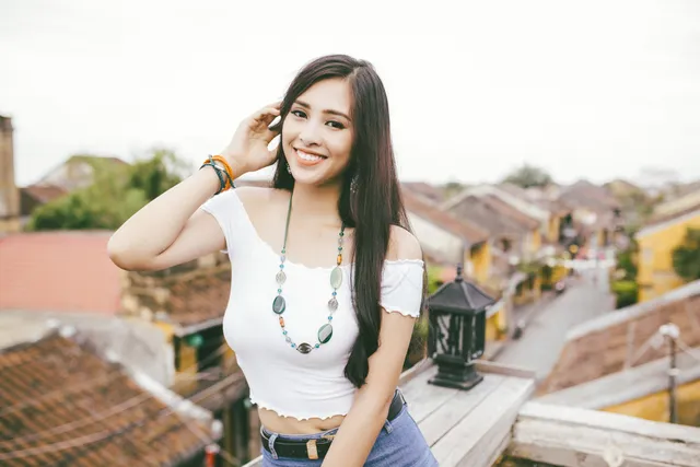 Hoa hậu Tiểu Vy mang hình ảnh Hội An đến Miss World 2018 - Ảnh 1.