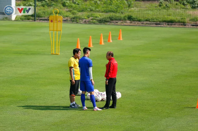 AFF Cup 2018: ĐT Việt Nam trở lại tập luyện, sẵn sàng cho trận bán kết gặp ĐT Philippines - Ảnh 5.