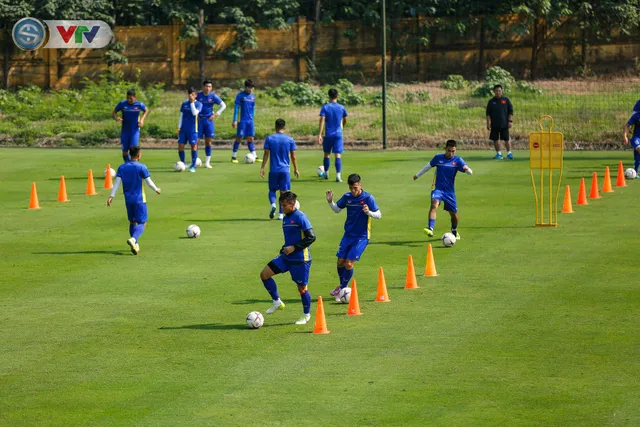 AFF Cup 2018: ĐT Việt Nam trở lại tập luyện, sẵn sàng cho trận bán kết gặp ĐT Philippines - Ảnh 7.